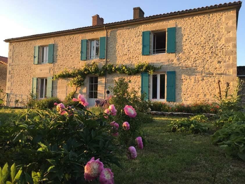 Gites Les Demeures De Valette Azay-le-Brule Exterior photo